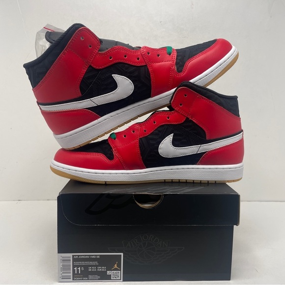 Nike Air Jordan 1 Retro Mid SE “Christmas” 2022 - Picture 3 of 4